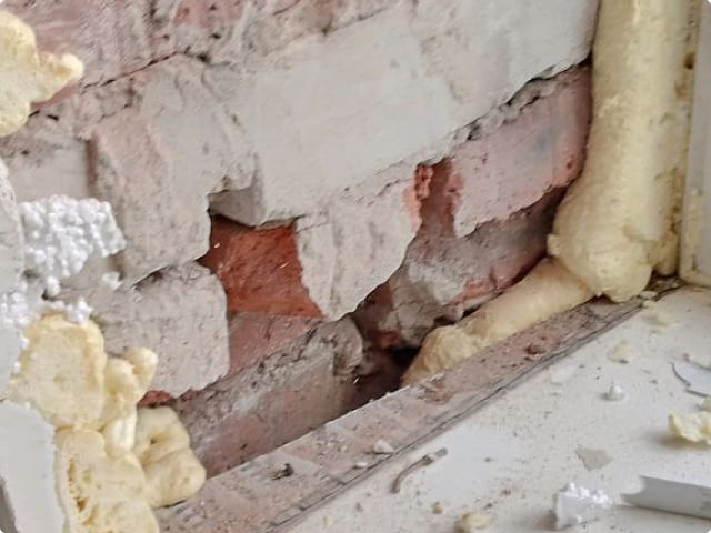 Что скрывается за откосом окна