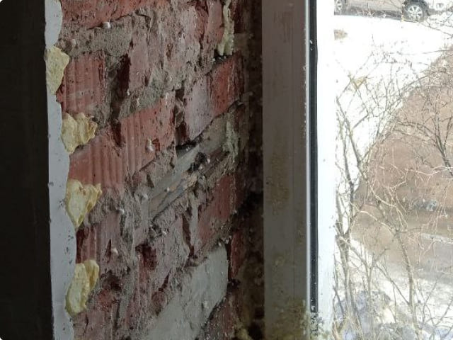 Удалили старую пену под откосом