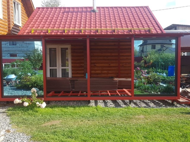 Раздвижные двери с зеркальной тонировкой