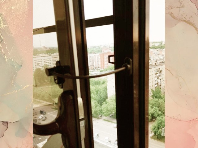 Установка блокиратора на пластиковое окно для защиты от случайного открывания ребенком