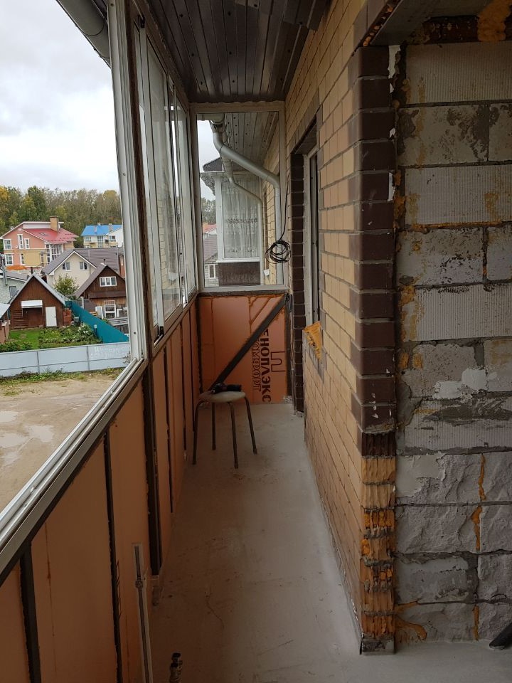 Остекление и разделение балкона без отделки