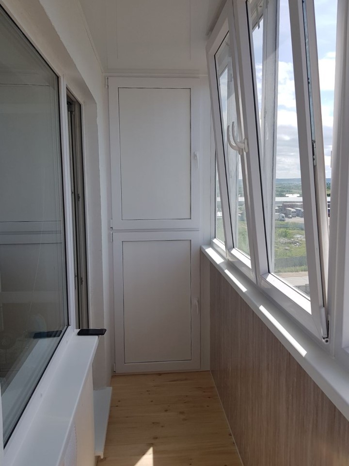 Теплое остекление лоджии с установкой встроенного шкафа