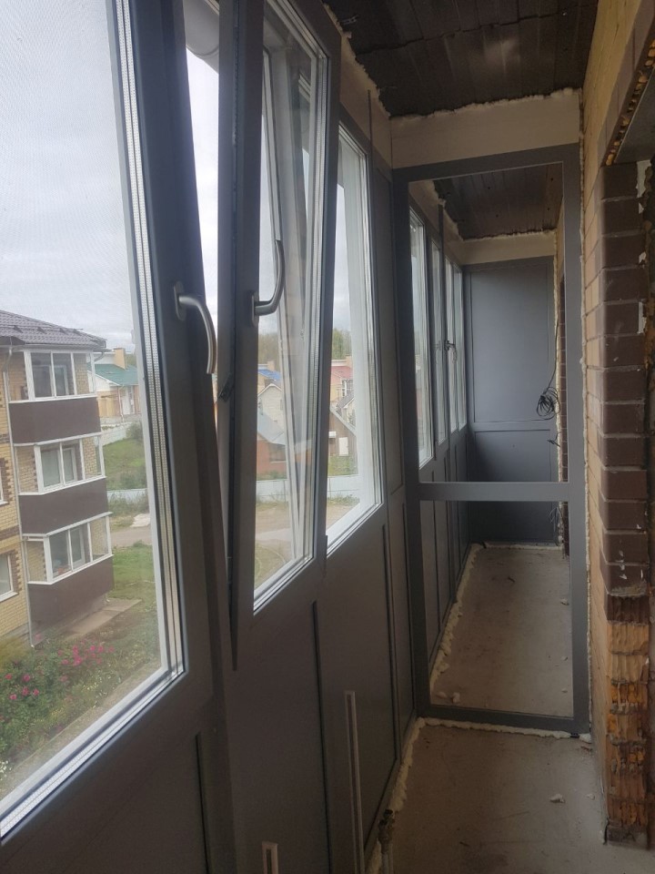 Остекление и разделение балкона без отделки