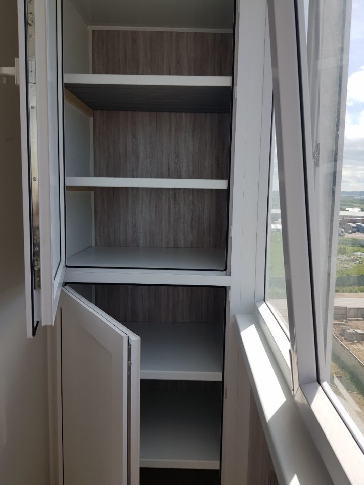 Теплое остекление лоджии с установкой встроенного шкафа