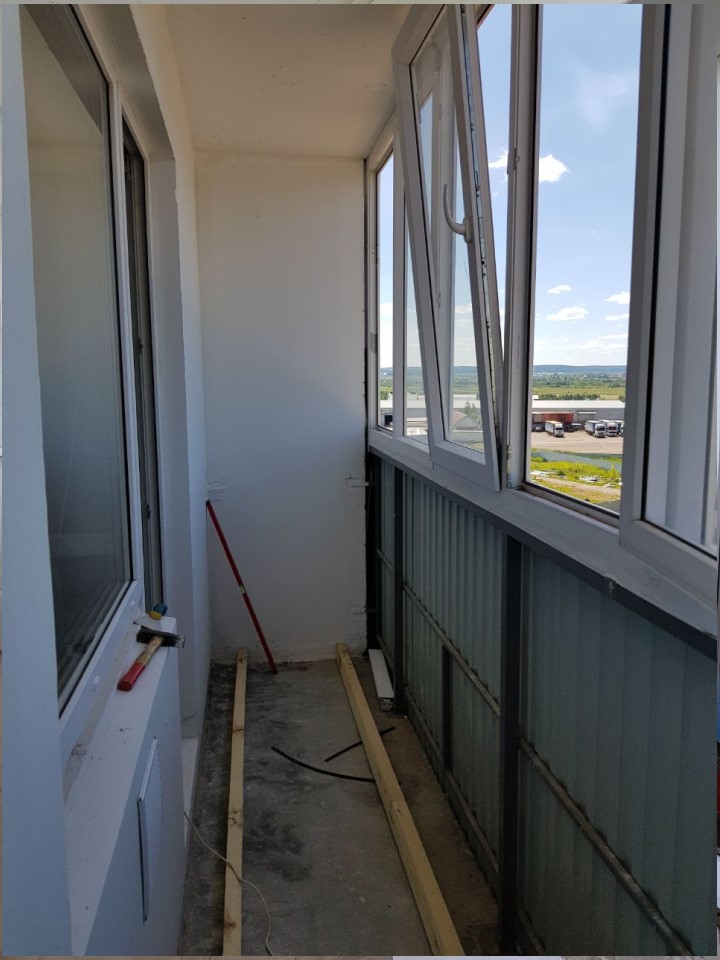 Теплое остекление лоджии с установкой встроенного шкафа