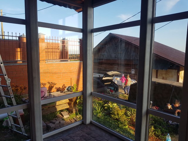 Панорамное остекление прихожей частного дома