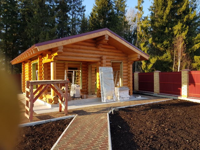 Остекление частного дома из оцилиндрованного бревна