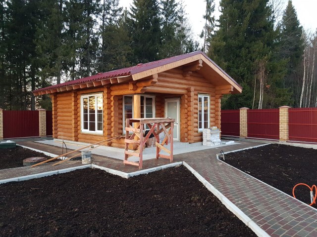 Остекление частного дома из оцилиндрованного бревна