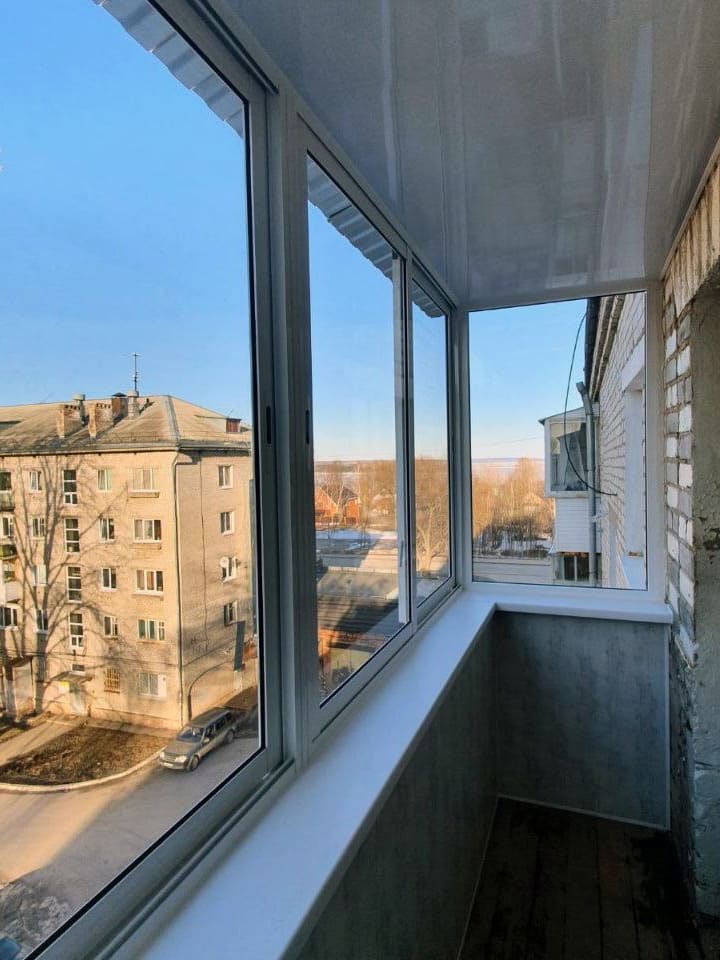 Отделка балкона стеновыми ПВХ панелями